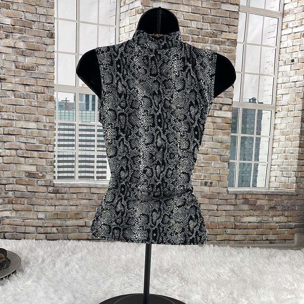 Women’s Olivia Rae Black & White Sleeveless Classy Shirt (M) AS13 - Picture 2 of 9